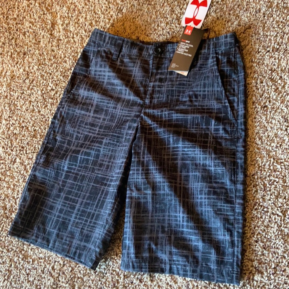 NWT Boys Under Armour shorts, Youth Large